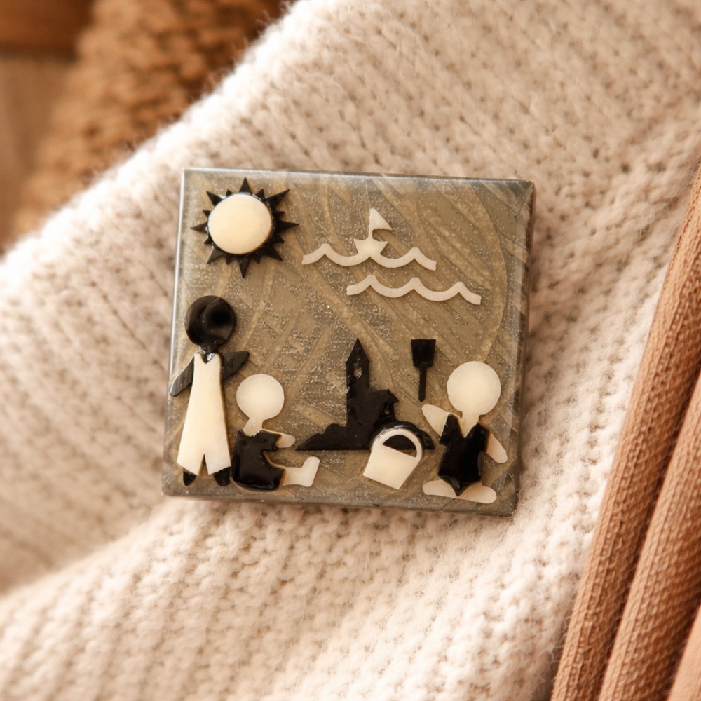 Little People Pins by Lucinda – Artisan Resin Beach Scene Brooch